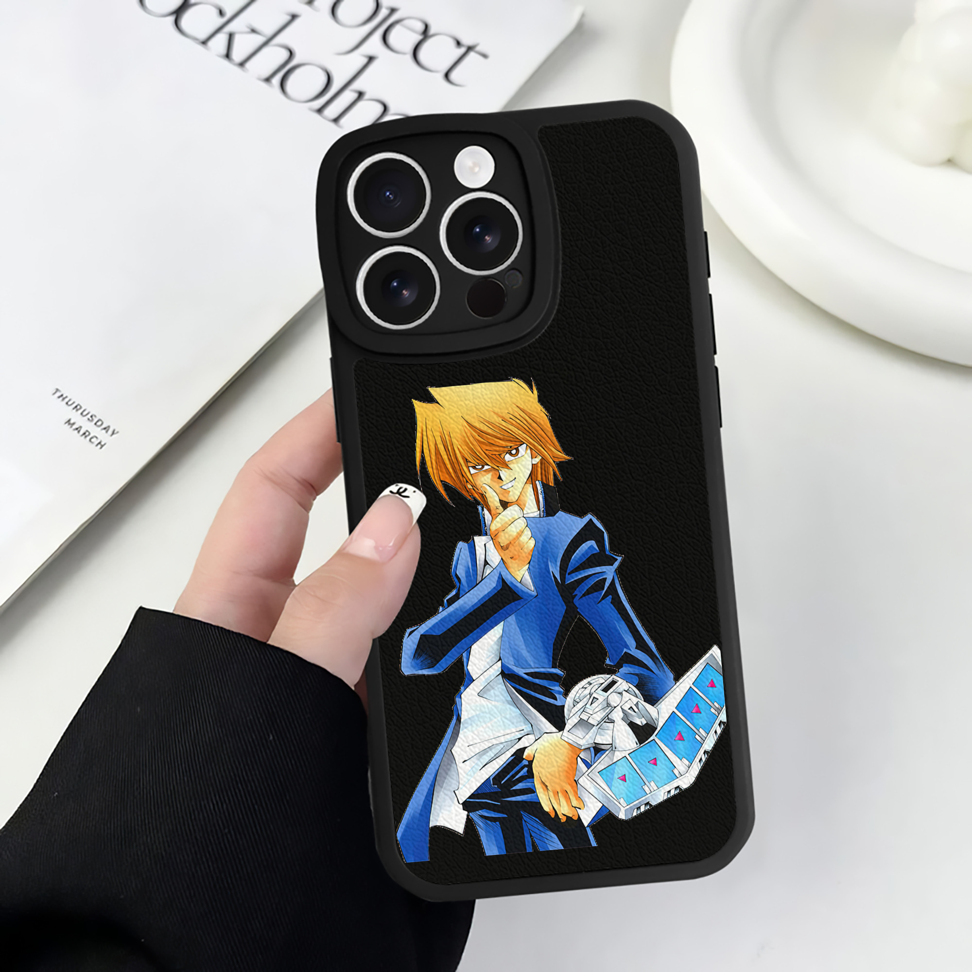 遊☆戯☆王 Yu-Gi-Oh! 【iPhone 16シリーズ対応】シリコンスマホケース（レザー調） 材質：シリコン